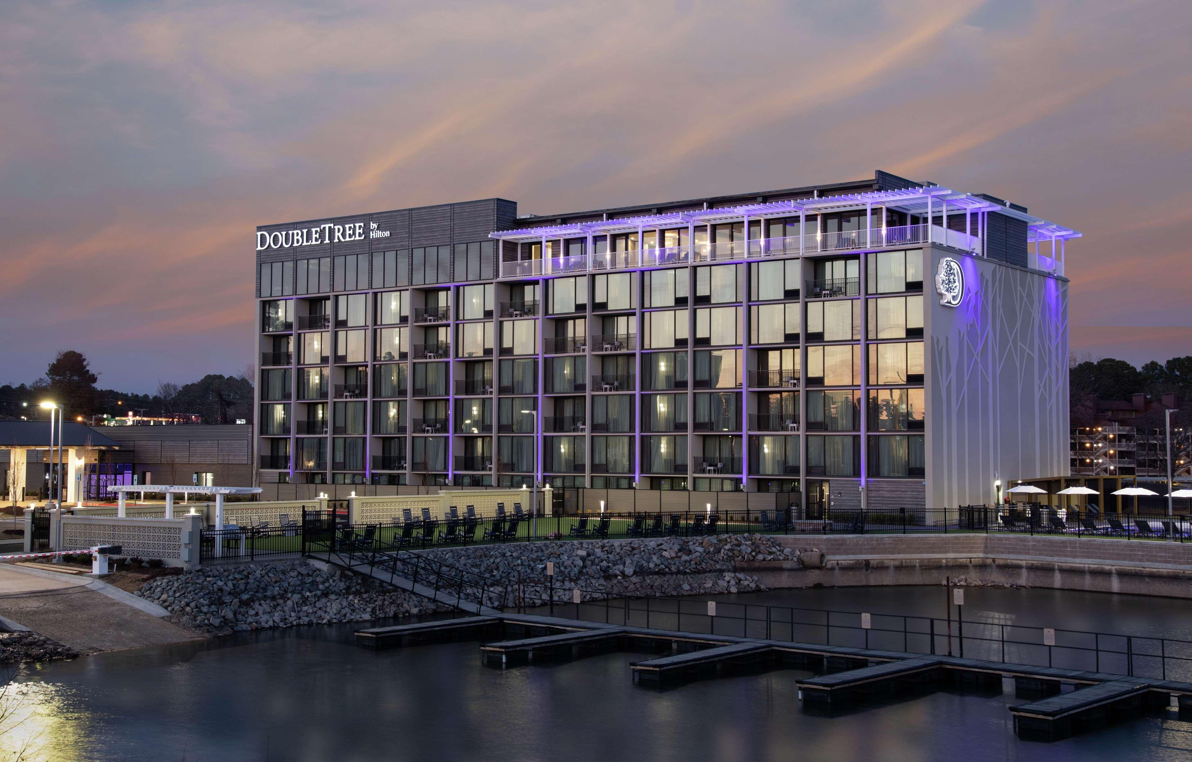 Doubletree By Hilton Hot Springs Exterior foto