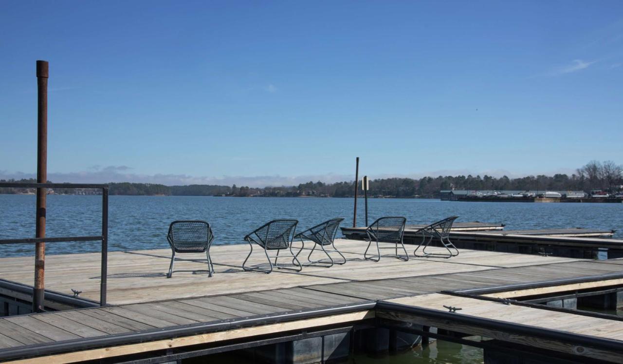 Doubletree By Hilton Hot Springs Exterior foto